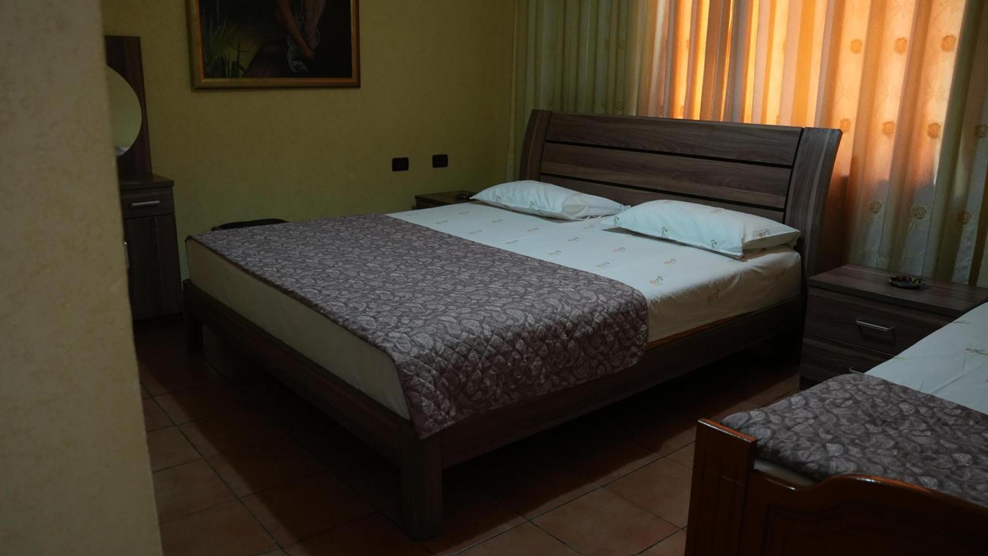 Alen Bar Hotel Tirana Kültér fotó