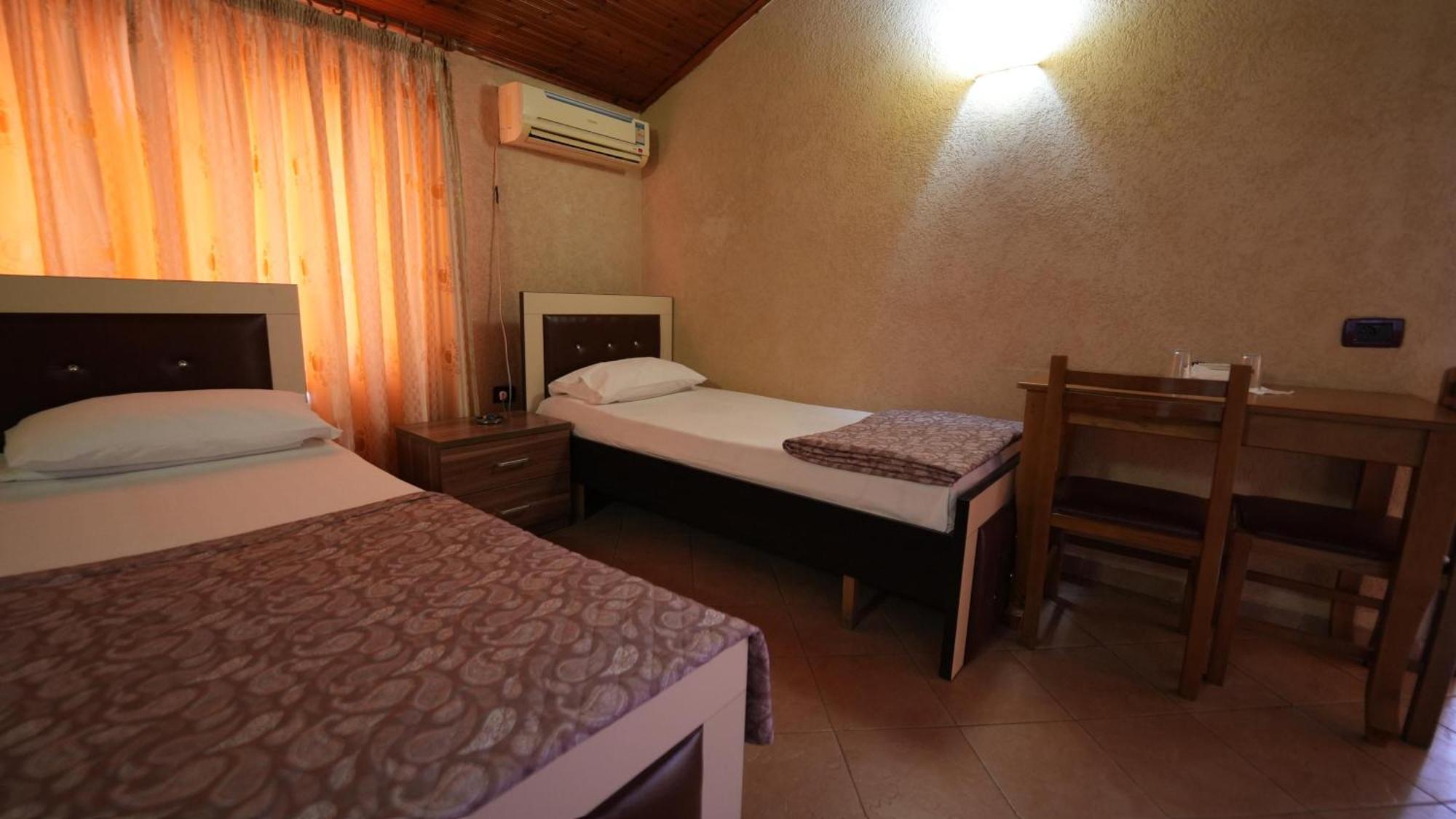 Alen Bar Hotel Tirana Kültér fotó