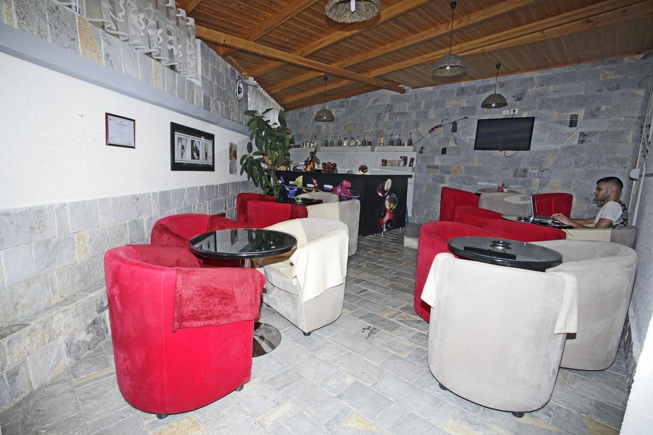 Alen Bar Hotel Tirana Kültér fotó